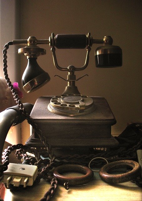 Descarga gratuita Vintage Telephone Communication: foto o imagen gratuita para editar con el editor de imágenes en línea GIMP
