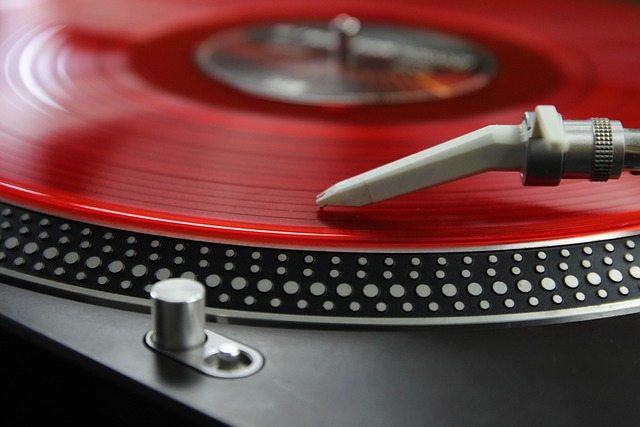Free graphic vinyl record music listen turntable to be edited by GIMP free image editor by OffiDocs