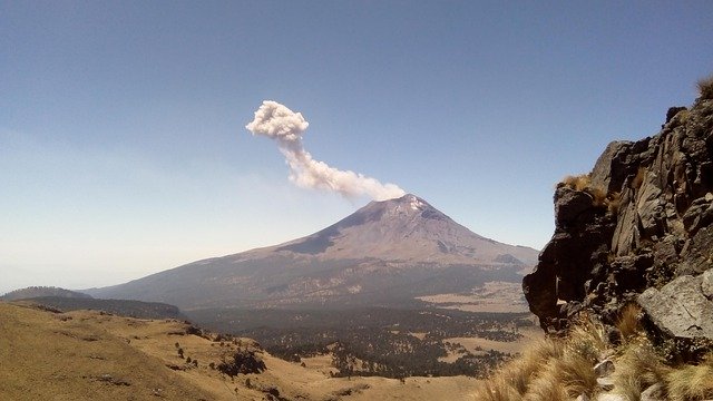 Bezpłatne pobieranie Volcano Mountain Eruption - bezpłatne zdjęcie lub zdjęcie do edycji za pomocą internetowego edytora obrazów GIMP