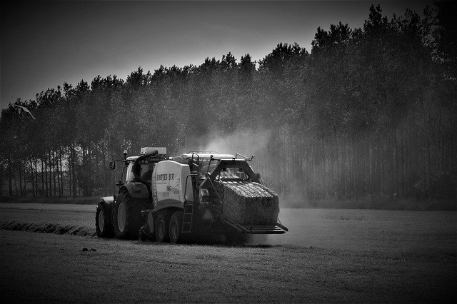 Free download wage operating tractor free picture to be edited with GIMP free online image editor