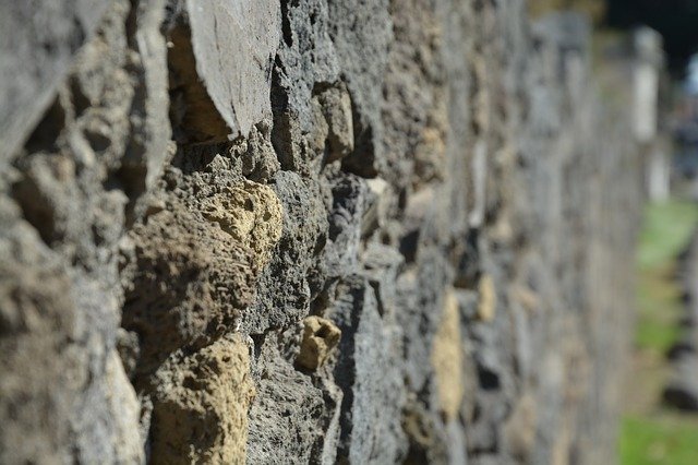 Descarga gratuita Wall Sharp Stones: foto o imagen gratuita para editar con el editor de imágenes en línea GIMP