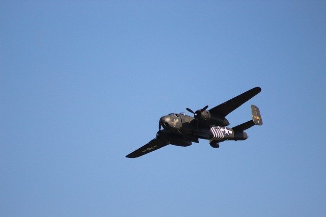 ດາວ​ໂຫຼດ​ຟຣີ Warbird Vintage Bomber - ຮູບ​ພາບ​ຟຣີ​ຫຼື​ຮູບ​ພາບ​ທີ່​ຈະ​ໄດ້​ຮັບ​ການ​ແກ້​ໄຂ​ກັບ GIMP ອອນ​ໄລ​ນ​໌​ບັນ​ນາ​ທິ​ການ​ຮູບ​ພາບ​