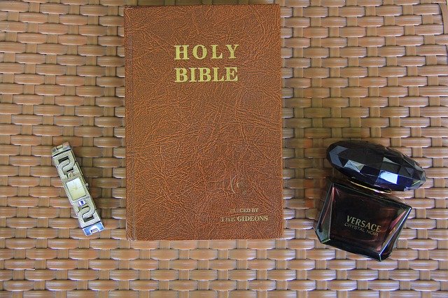 Unduh gratis Watch Bible - foto atau gambar gratis untuk diedit dengan editor gambar online GIMP