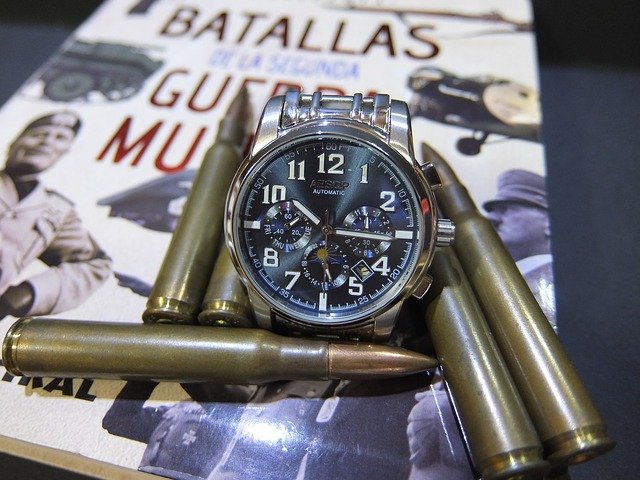 Muat turun percuma Watch Wristwatch Blue - foto atau gambar percuma untuk diedit dengan editor imej dalam talian GIMP