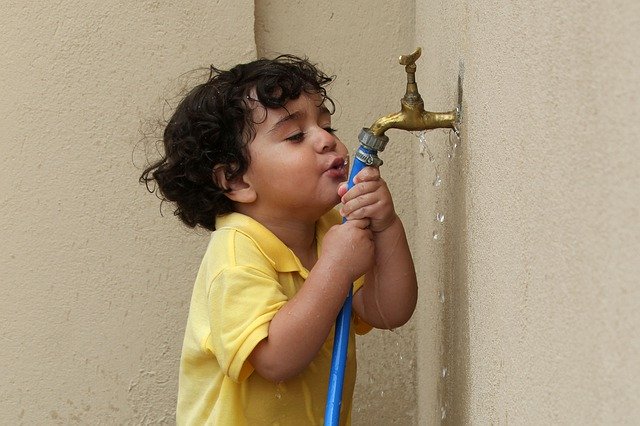 Unduh gratis Water Baby Child - foto atau gambar gratis untuk diedit dengan editor gambar online GIMP