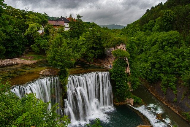 הורדה חינם של מפל Jajce pliva waterfall תמונה בחינם לעריכה עם עורך תמונות מקוון בחינם של GIMP