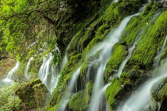 Скачать бесплатно Waterfall Moss Valley - бесплатное фото или изображение для редактирования с помощью онлайн-редактора изображений GIMP