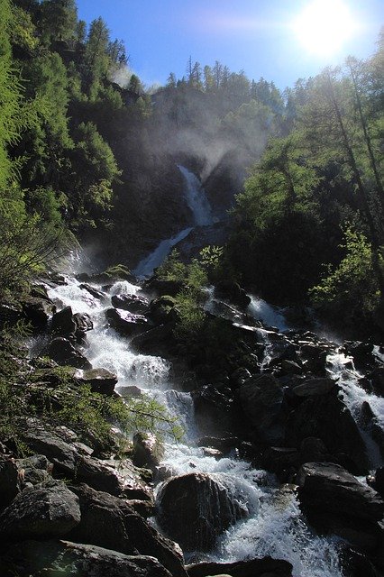 Bezpłatne pobieranie Wodospadu Góry Krajobraz - darmowe zdjęcie lub obraz do edycji za pomocą internetowego edytora obrazów GIMP