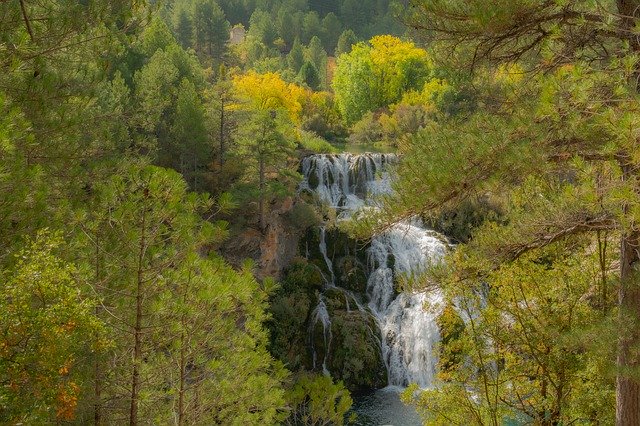 ดาวน์โหลดฟรี Waterfall Nature Autumn - เทมเพลตรูปภาพฟรีที่จะแก้ไขด้วยโปรแกรมแก้ไขรูปภาพออนไลน์ GIMP