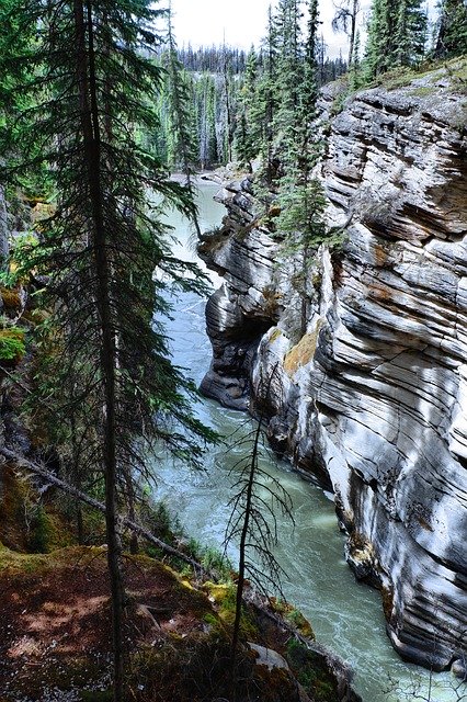 Unduh gratis Waterfall Rockies Canada - foto atau gambar gratis untuk diedit dengan editor gambar online GIMP