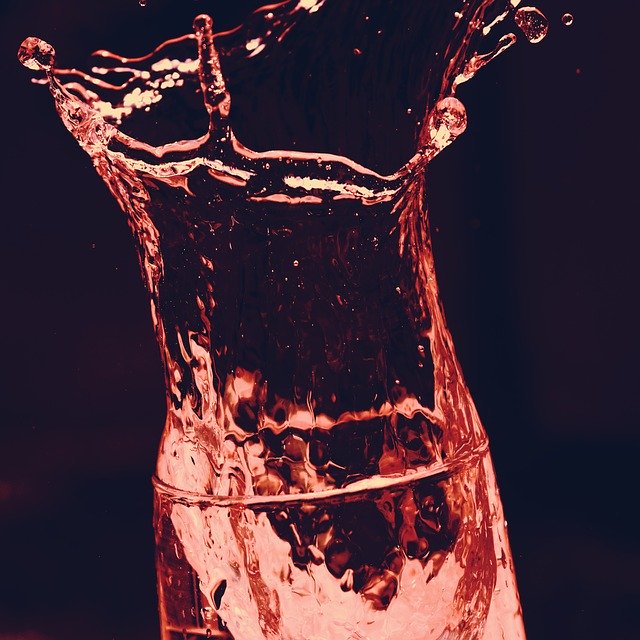 Muat turun percuma Water Glass Red Dissolved - foto atau gambar percuma untuk diedit dengan editor imej dalam talian GIMP
