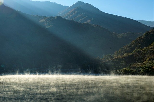 Téléchargement gratuit de Water Mist Nature Lake - photo ou image gratuite à modifier avec l'éditeur d'images en ligne GIMP