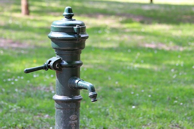 Descărcare gratuită Water Pump Hydrant Drinkable - fotografie sau imagini gratuite pentru a fi editate cu editorul de imagini online GIMP