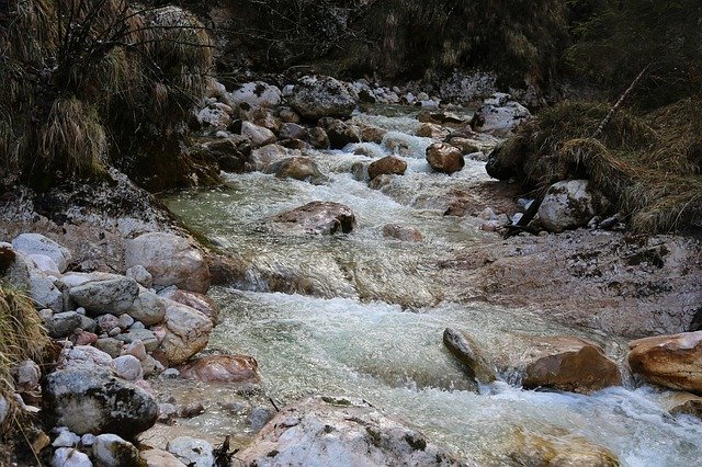 ดาวน์โหลดฟรี Water Riverbed Stones - ภาพถ่ายหรือรูปภาพฟรีที่จะแก้ไขด้วยโปรแกรมแก้ไขรูปภาพออนไลน์ GIMP