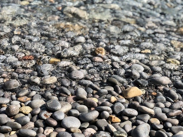 Bezpłatne pobieranie Water Stones Beach - bezpłatne zdjęcie lub obraz do edycji za pomocą internetowego edytora obrazów GIMP