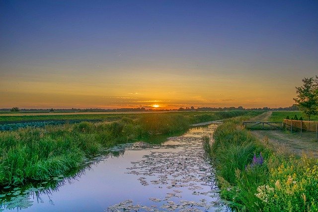 Gratis download Water Sunset Nature - gratis foto of afbeelding om te bewerken met GIMP online afbeeldingseditor