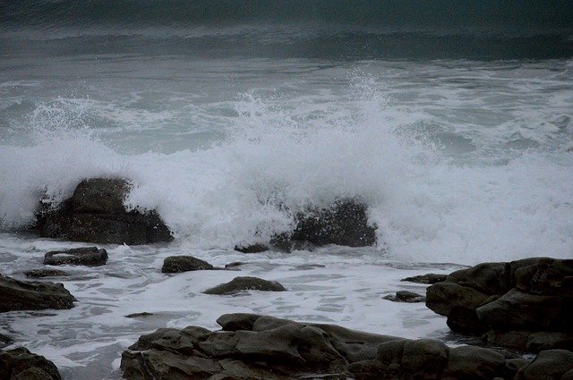 Descărcare gratuită Waves Ocean Beach - fotografie sau imagini gratuite pentru a fi editate cu editorul de imagini online GIMP