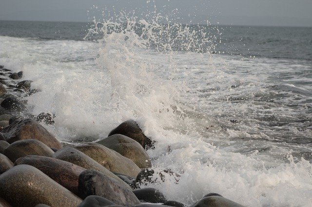 Безкоштовно завантажте Waves Stones Shore - безкоштовну фотографію чи зображення для редагування за допомогою онлайн-редактора зображень GIMP