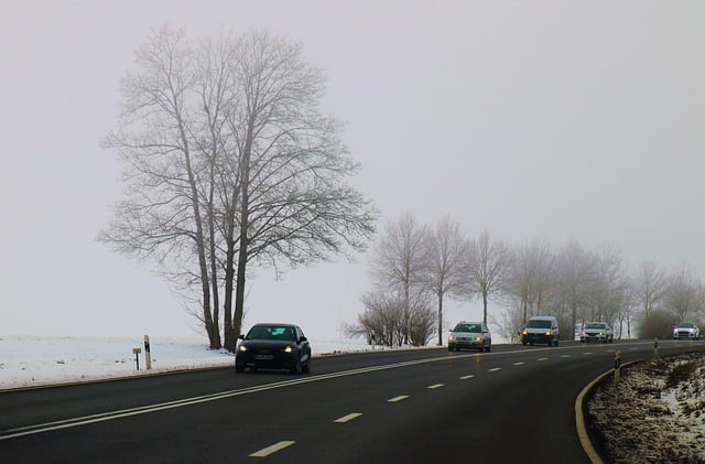 GIMP ücretsiz çevrimiçi resim düzenleyiciyle düzenlenecek ücretsiz indirme yolu asfalt yolculuğu kar ücretsiz resmi