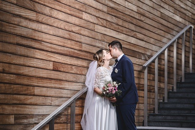 Free download wedding couple kiss portrait free picture to be edited with GIMP free online image editor