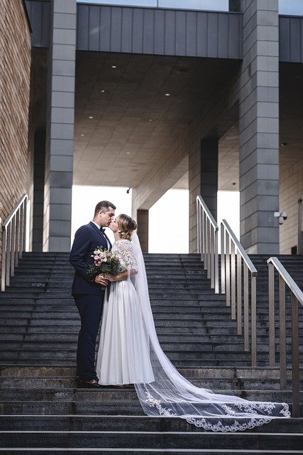 Free download wedding couple kiss stairs love free picture to be edited with GIMP free online image editor