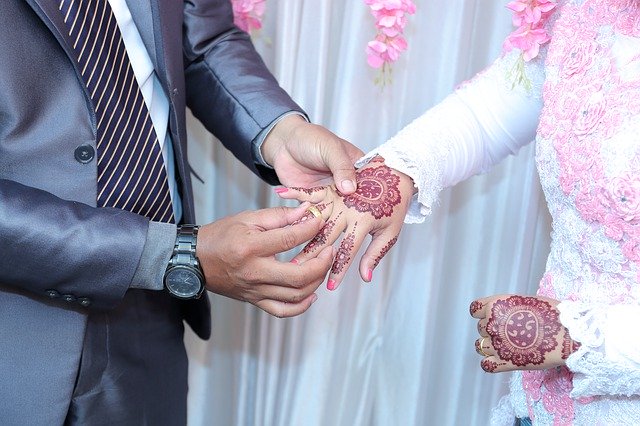 Descarga gratuita Wedding Rings Romantic: foto o imagen gratuita para editar con el editor de imágenes en línea GIMP