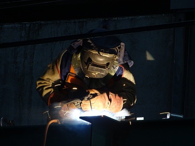 무료 다운로드 Welder Worker Construction - 무료 사진 또는 김프 온라인 이미지 편집기로 편집할 수 있는 사진