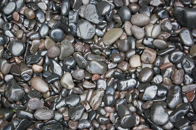 Download gratuito Wet Pebbles Stones - foto o immagine gratuita da modificare con l'editor di immagini online di GIMP