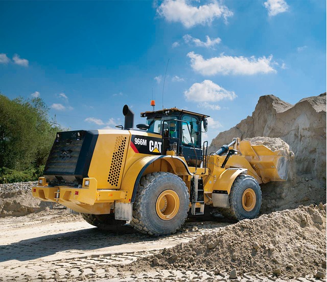 Free download wheel loader cat 966m heap loading free picture to be edited with GIMP free online image editor