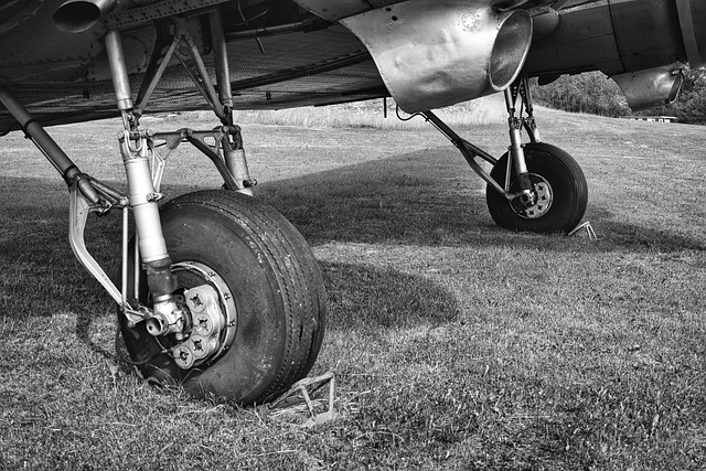 Free download wheels landing gear aircraft free picture to be edited with GIMP free online image editor