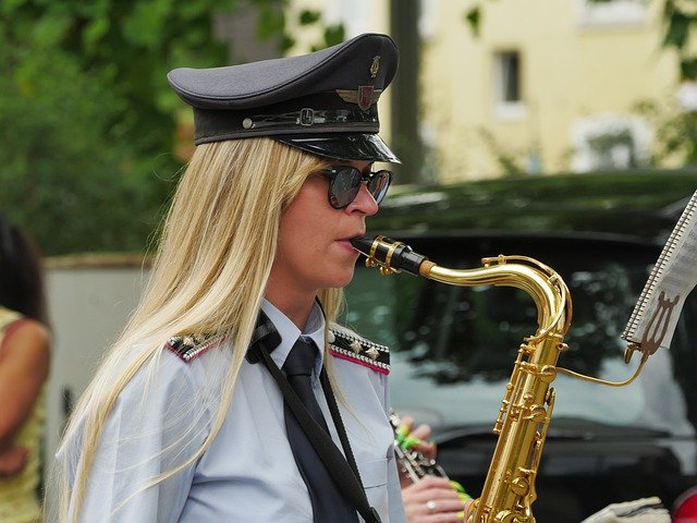 Muat turun percuma Wind Instrument Girl Music - foto atau gambar percuma untuk diedit dengan editor imej dalam talian GIMP