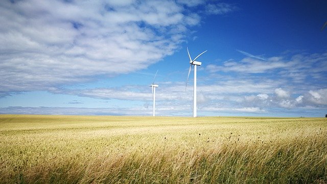 Bezpłatne pobieranie Windmill Field Sky - bezpłatne zdjęcie lub obraz do edycji za pomocą internetowego edytora obrazów GIMP