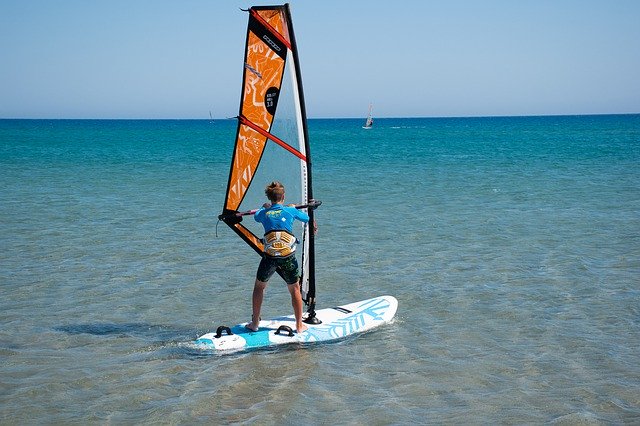 Descărcare gratuită Windsurfing Fun Wave - fotografie sau imagini gratuite pentru a fi editate cu editorul de imagini online GIMP