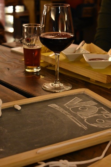 Unduh gratis Wine Beer Blackboard - foto atau gambar gratis untuk diedit dengan editor gambar online GIMP