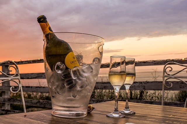 Безкоштовно завантажити Wine Evening Glasses - безкоштовне фото або зображення для редагування за допомогою онлайн-редактора зображень GIMP