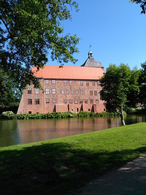 Free picture Winsen Luhe Castle Sunshine -  to be edited by GIMP free image editor by OffiDocs