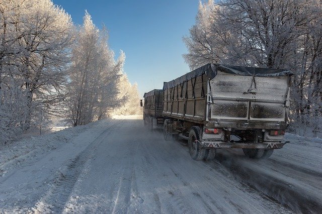 Muat turun percuma Winter Car Snow - foto atau gambar percuma untuk diedit dengan editor imej dalam talian GIMP