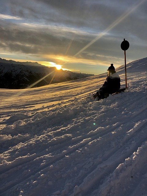 Bezpłatne pobieranie Winter Snow Toboggan - bezpłatne zdjęcie lub obraz do edycji za pomocą internetowego edytora obrazów GIMP