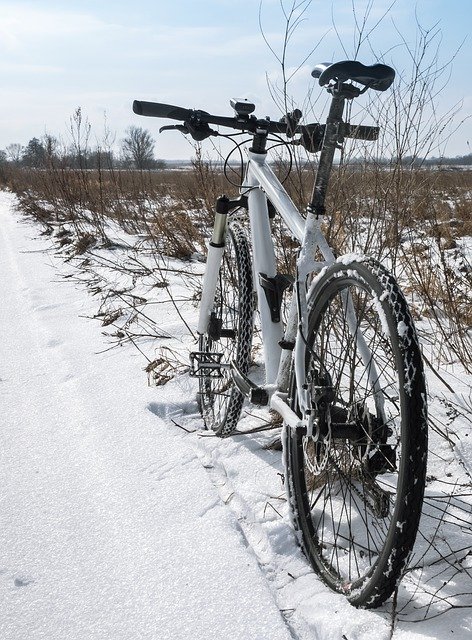 Descărcare gratuită Winter Tire Bike - fotografie sau imagini gratuite pentru a fi editate cu editorul de imagini online GIMP