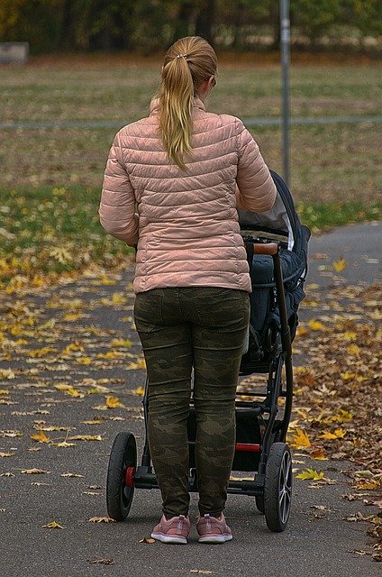 Kostenloser Download Woman Baby Carriage Park - kostenloses Foto oder Bild zur Bearbeitung mit GIMP Online-Bildbearbeitung