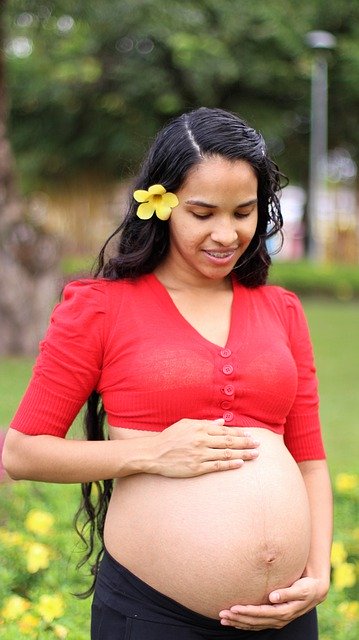 Muat turun percuma Woman Belly Pregnant - foto atau gambar percuma untuk diedit dengan editor imej dalam talian GIMP