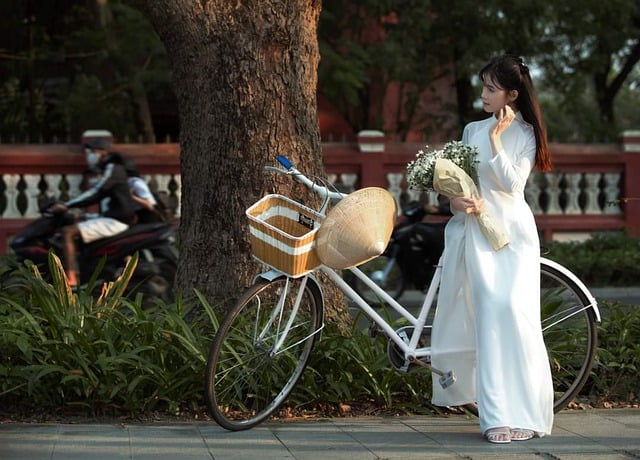 Free download woman bike travel beauty model free picture to be edited with GIMP free online image editor