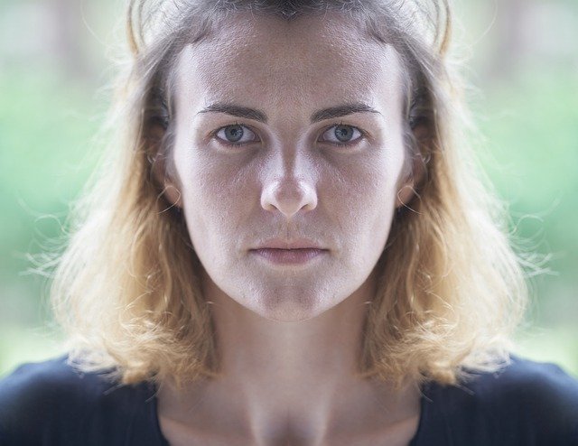 Ücretsiz indir Woman Blonde Symmetry - GIMP çevrimiçi resim düzenleyici ile düzenlenecek ücretsiz ücretsiz fotoğraf veya resim