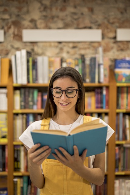Free download woman book student library school free picture to be edited with GIMP free online image editor