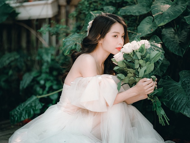 Free download woman bride bouquet veil model free picture to be edited with GIMP free online image editor