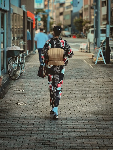 Free download woman bunkyo city footpath handbag free picture to be edited with GIMP free online image editor