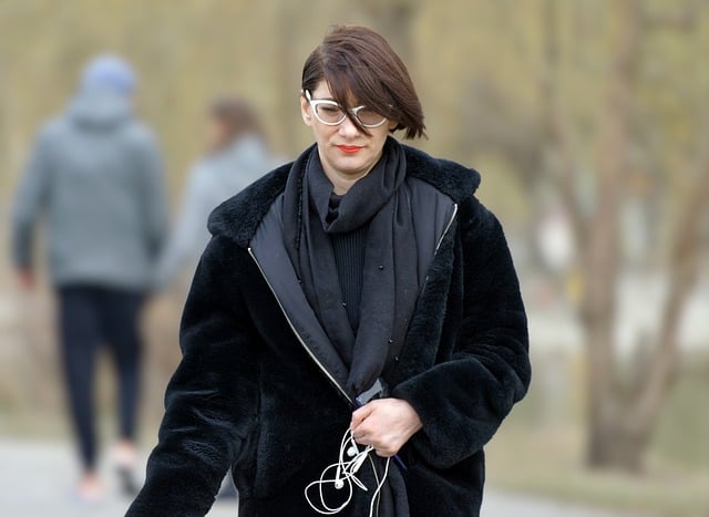 Free download woman casual voice phone earphones free picture to be edited with GIMP free online image editor