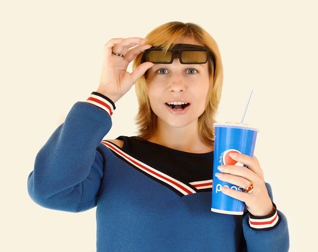 تنزيل مجاني امرأة تشرب نظارات ثلاثية الأبعاد نظارات ثلاثية الأبعاد مجانًا ليتم تحريرها باستخدام محرر الصور المجاني على الإنترنت GIMP