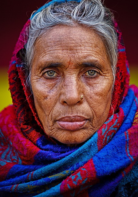 قم بتنزيل الصورة المجانية لامرأة كبيرة السن عن قرب مجانًا لتحريرها باستخدام محرر الصور المجاني عبر الإنترنت GIMP