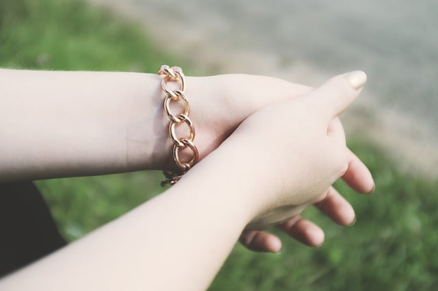 Free download woman girl jewellery fashion hands free picture to be edited with GIMP free online image editor